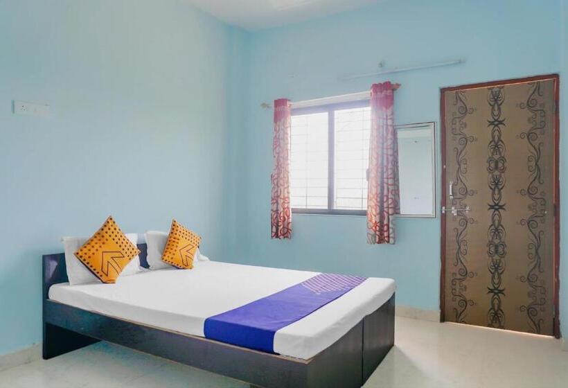 فندق Spot On 79676 Hote Kinara Lodging And Restaurant