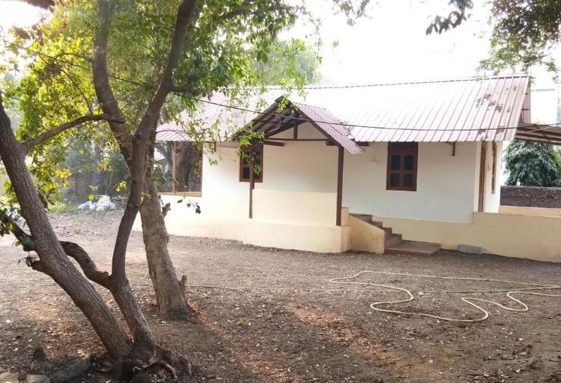 פנסיון Kamat Cottages