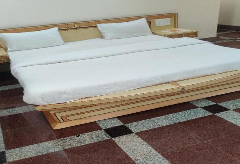 호텔 Capital O 80682  Suraj Executive