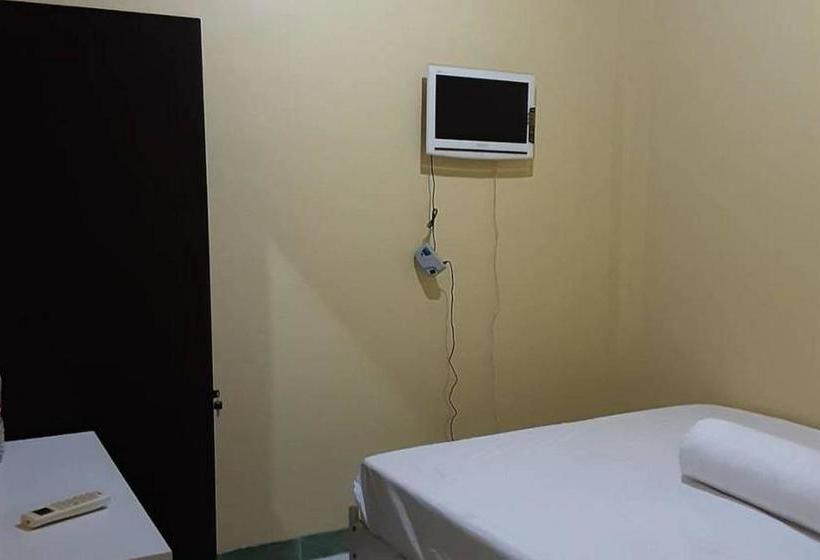 فندق Guest House Syariah Lp3b Brebes Redpartner