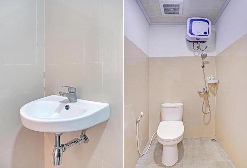 בית מלון כפרי Oyo 90404 Pringombo Homestay 2 Syariah