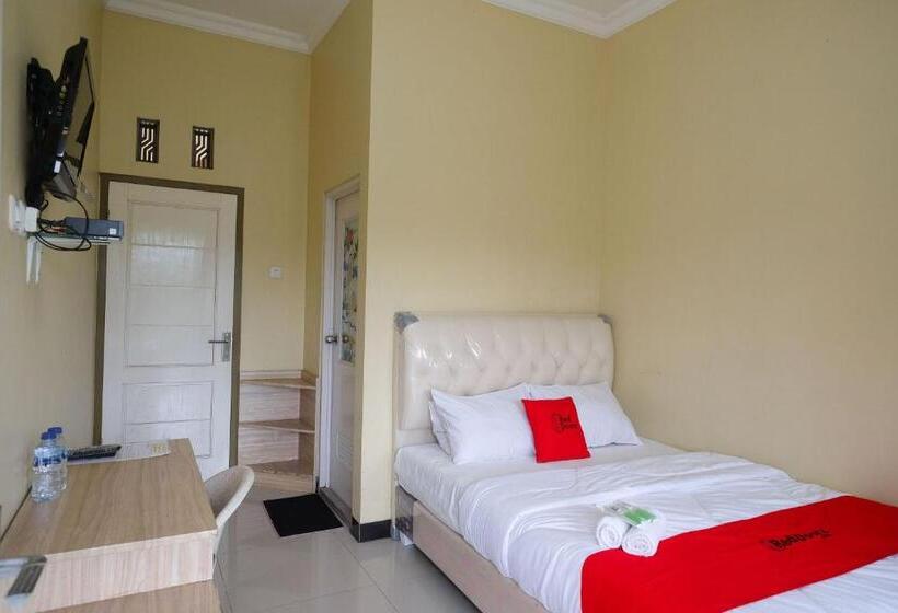 בית מלון כפרי Reddoorz Syariah Near Taman Rekreasi Kalianget Wonosobo