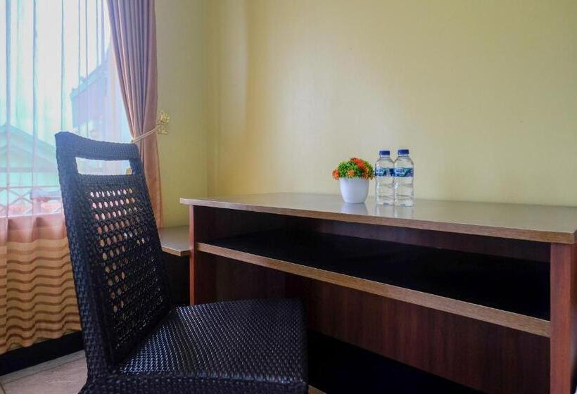 בית מלון כפרי Reddoorz Syariah Near Taman Rekreasi Kalianget Wonosobo