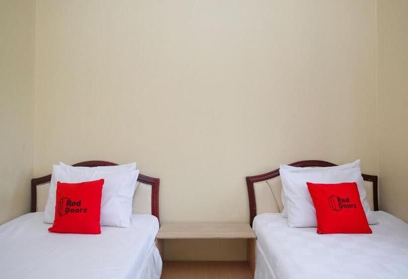 בית מלון כפרי Reddoorz Syariah Near Taman Rekreasi Kalianget Wonosobo