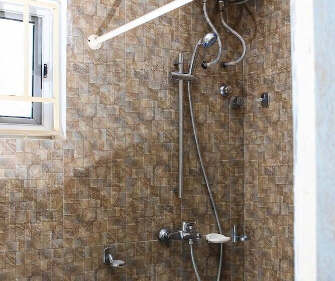 فندق Agblor Lodge