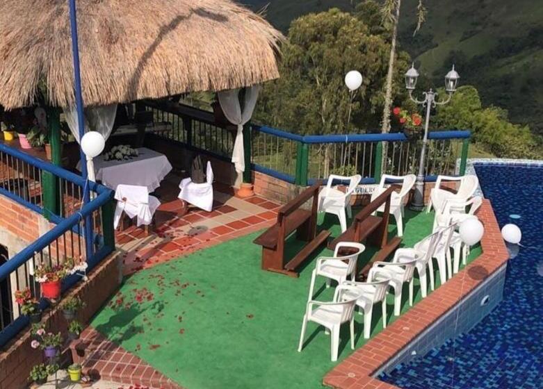 هتل Castillo De Cascadas Finca