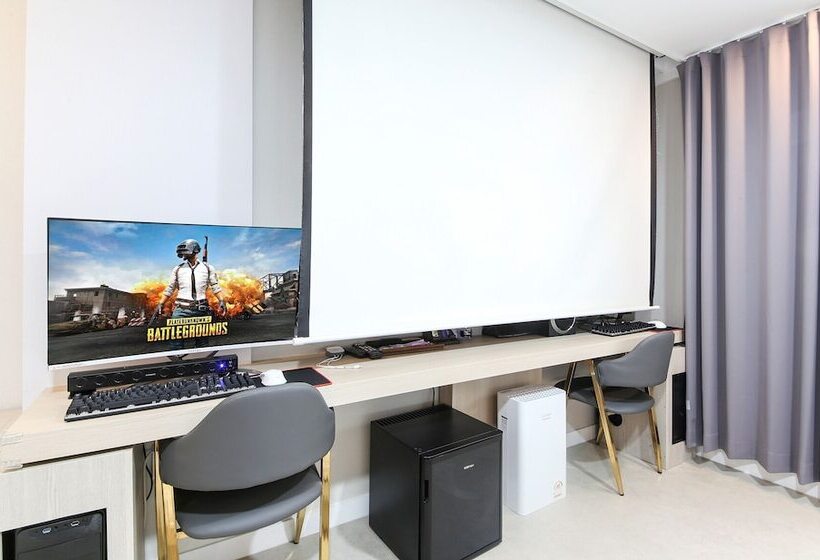 فندق Continew