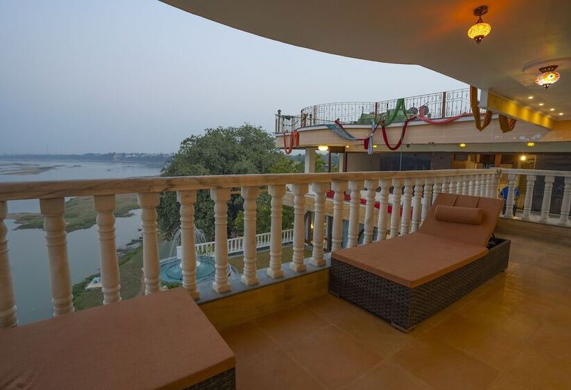 호텔 Narmade River View Resort