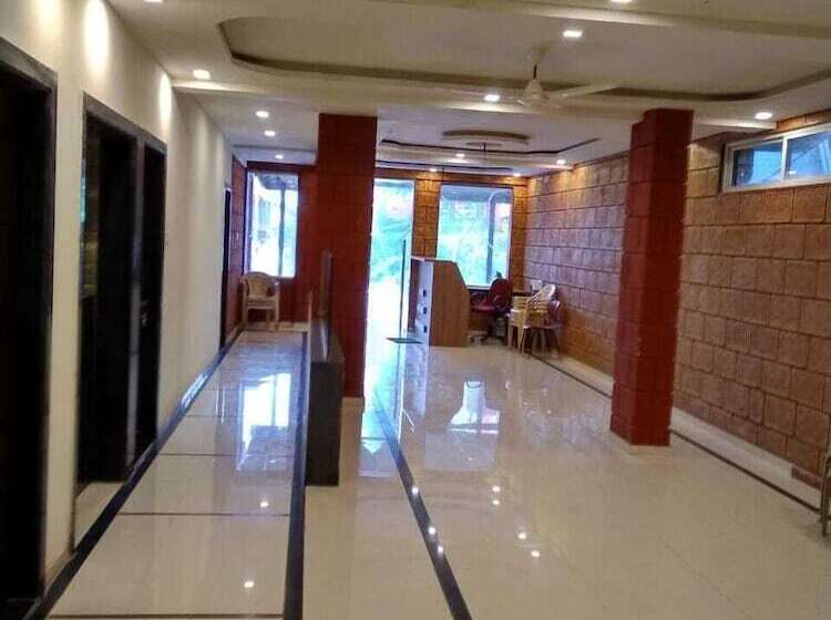 בית מלון כפרי Yashraj Residency