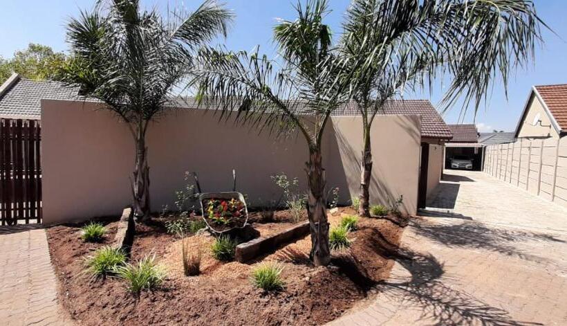 פנסיון Up21 Guest House
