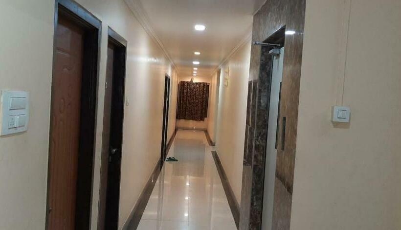 فندق Oyo 82176 Konkan House