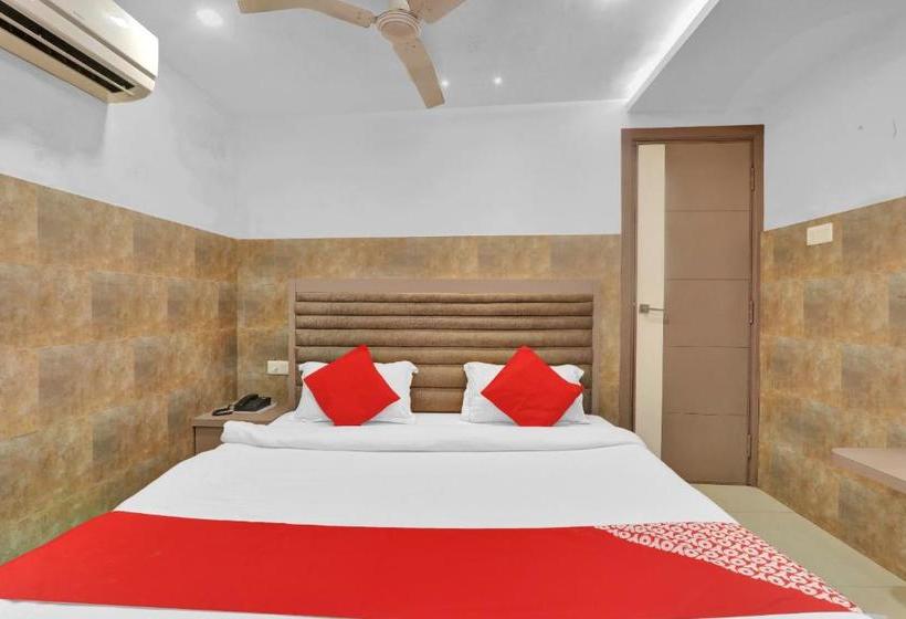 ホテル Oyo 82408 Sada Shiv Guest House