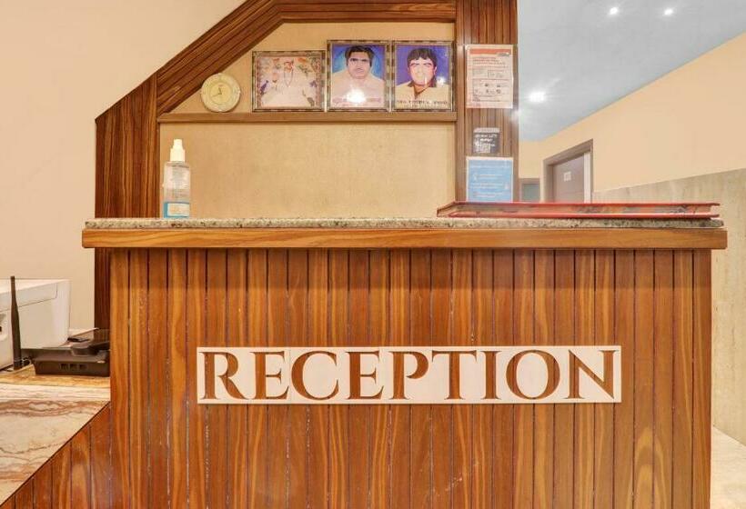 ホテル Oyo 82408 Sada Shiv Guest House