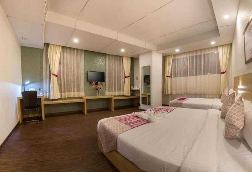 Hotel The Solitaire Express