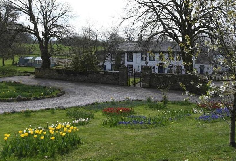 بنسيون Rowrah Hall