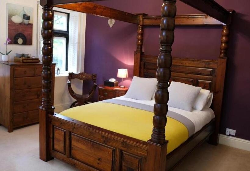 بنسيون Rowrah Hall