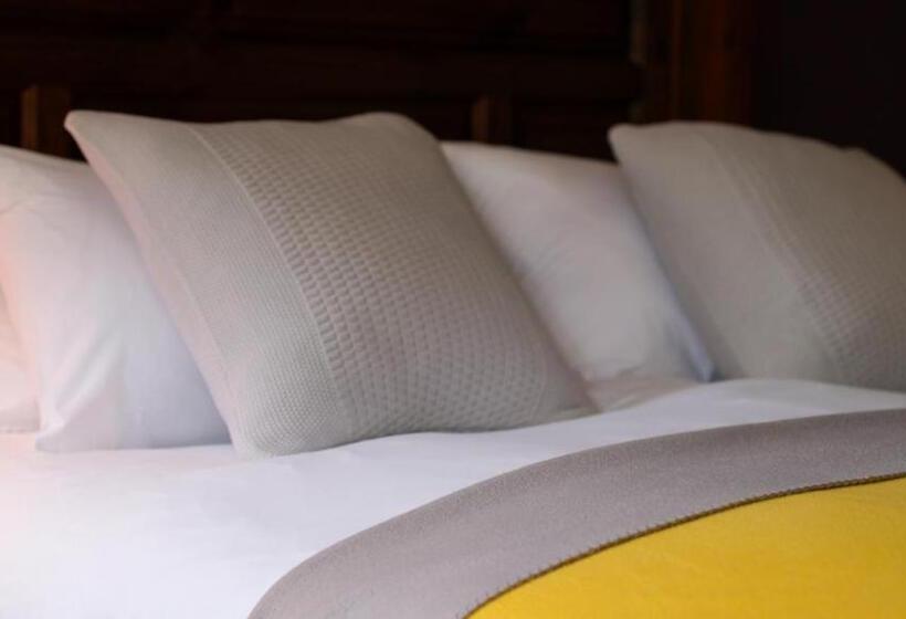 بنسيون Rowrah Hall