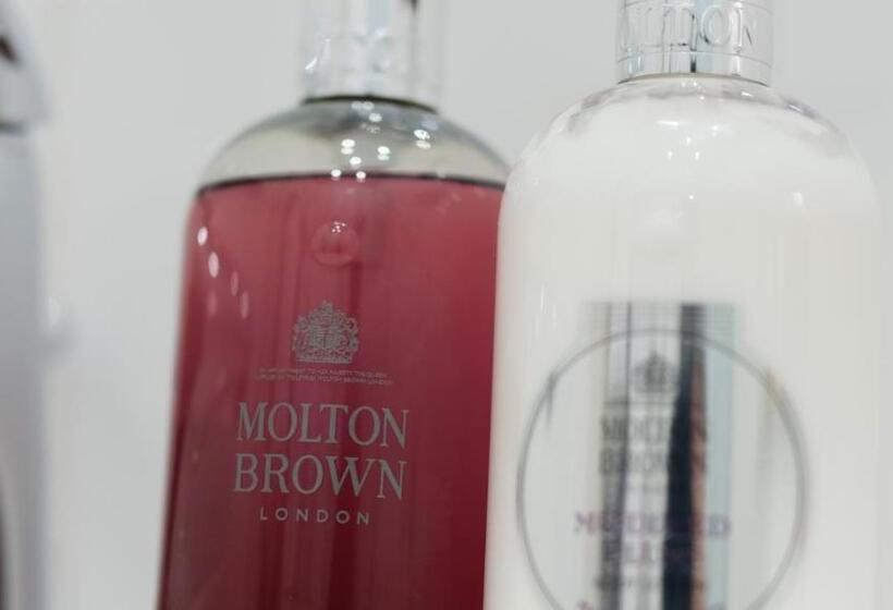 بنسيون Rowrah Hall