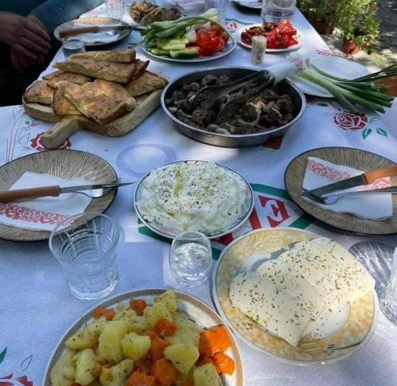 تختخواب و صبحانه Guest House Hyrmet Demushi