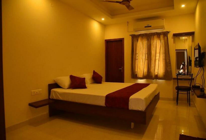 فندق Home Stay @ Kommiya Inn