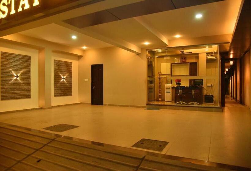 فندق Home Stay @ Kommiya Inn