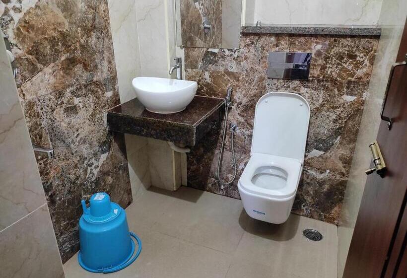 فندق Home Stay @ Kommiya Inn