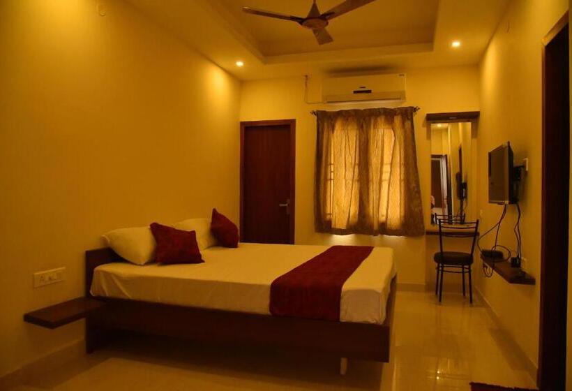 فندق Home Stay @ Kommiya Inn