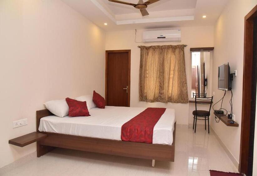 فندق Home Stay @ Kommiya Inn