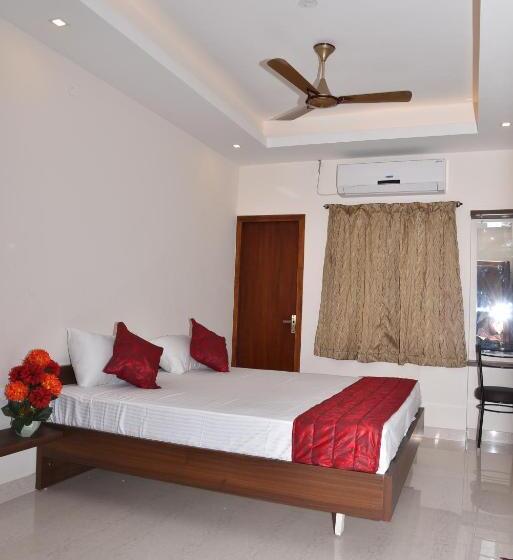 فندق Home Stay @ Kommiya Inn