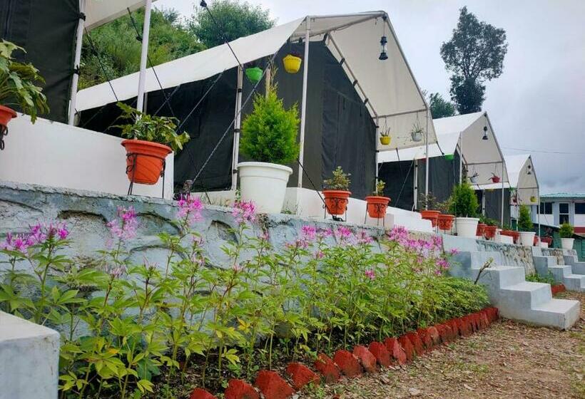 فندق Huts And Hats Resort