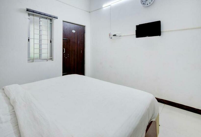 ホテル Oyo 79866 Rena Residency