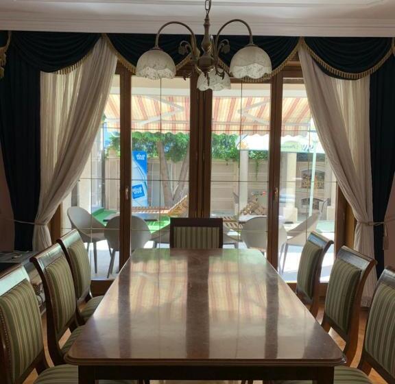 پانسیون Relax And Pool Apartments Novi Sad