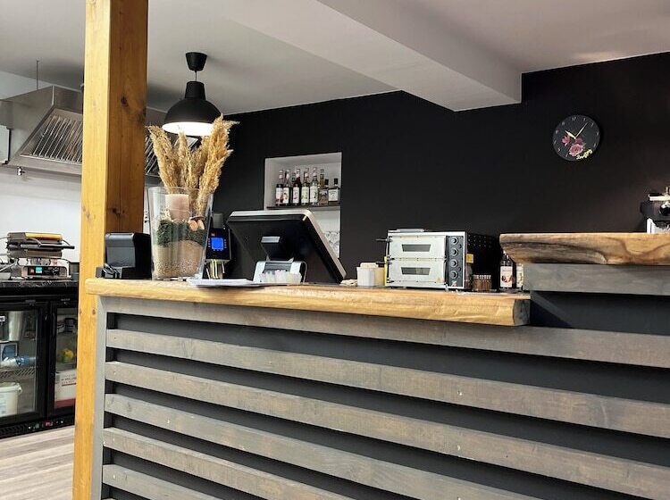 مبيت وإفطار Passage 84   Hotel & Café