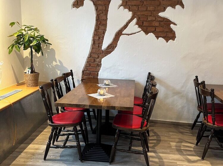 مبيت وإفطار Passage 84   Hotel & Café