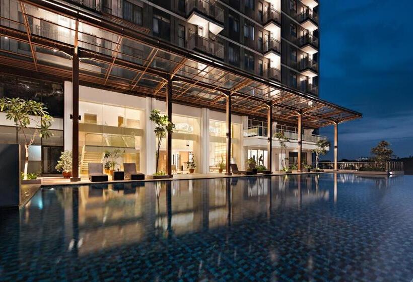 Kawana Golf Residence