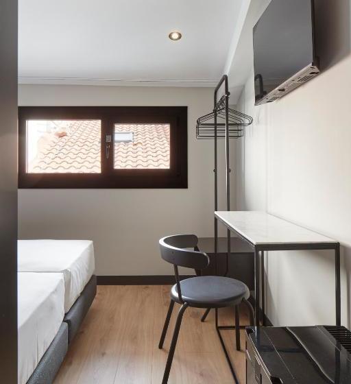 پانسیون Hostal Espoz Y Mina