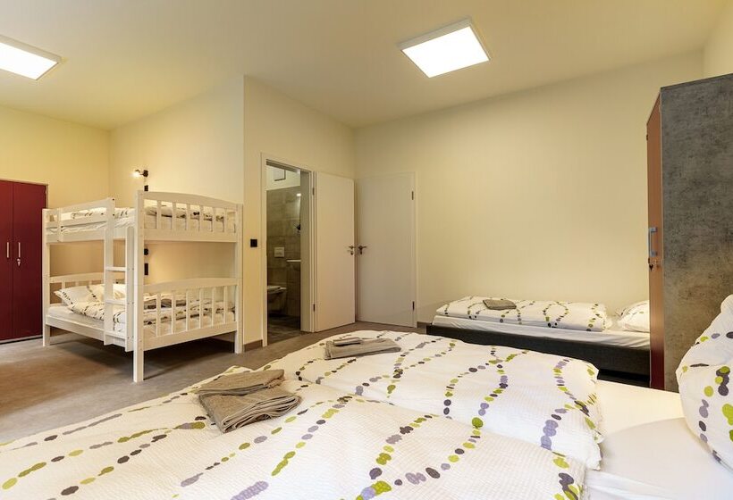 Und Hostel Gleisbett