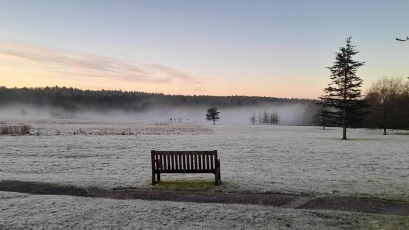 ホテル Roffey Park Institute