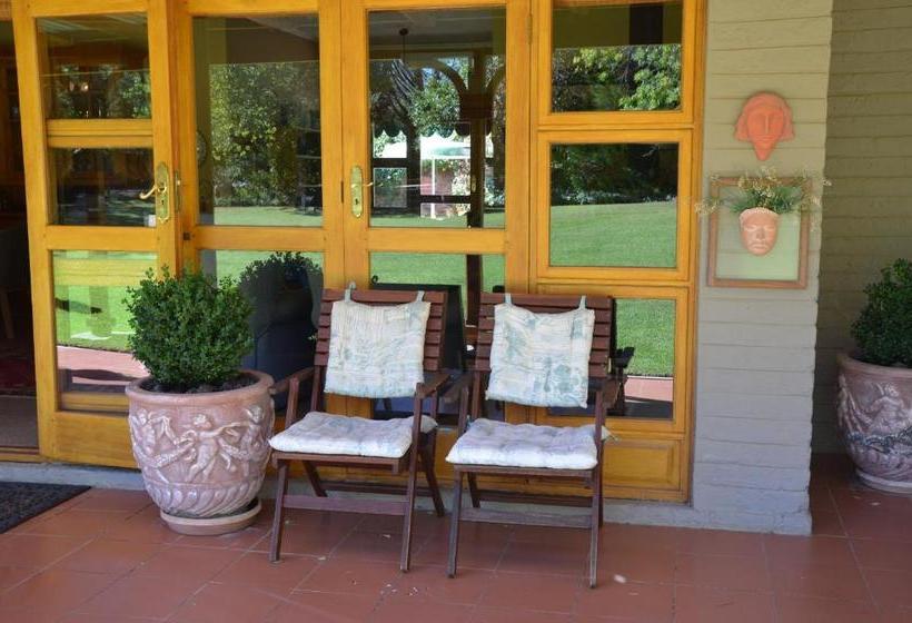 بنسيون Dusk To Dawn Garden Court Burgersdorp