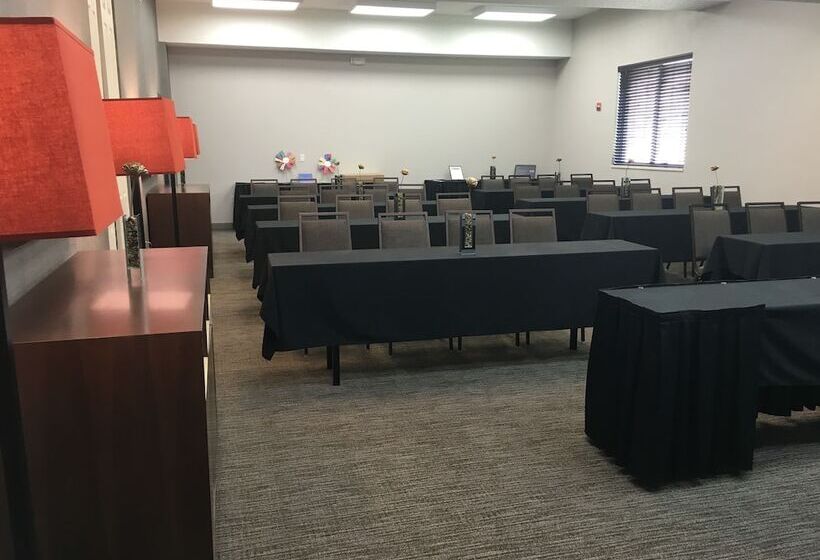 Отель Country Inn & Suites by Radisson, Austin North Pflugerville, TX