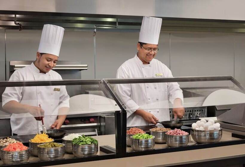 فندق Embassy Suites By Hilton Atlanta Alpharetta