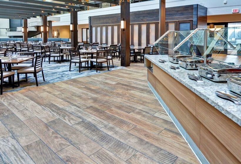 هتل Embassy Suites By Hilton Minneapolisairport