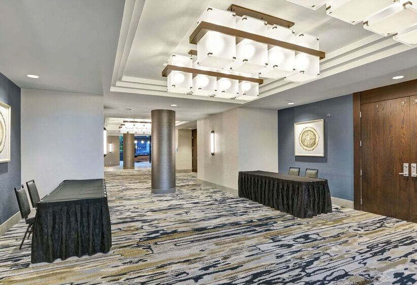 هتل Embassy Suites By Hilton Minneapolisairport