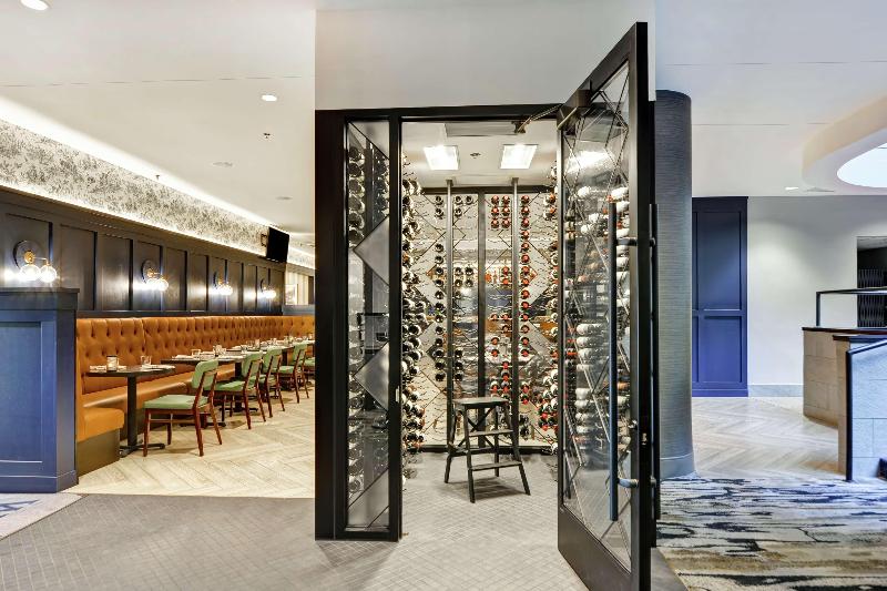 هتل Embassy Suites By Hilton Minneapolisairport