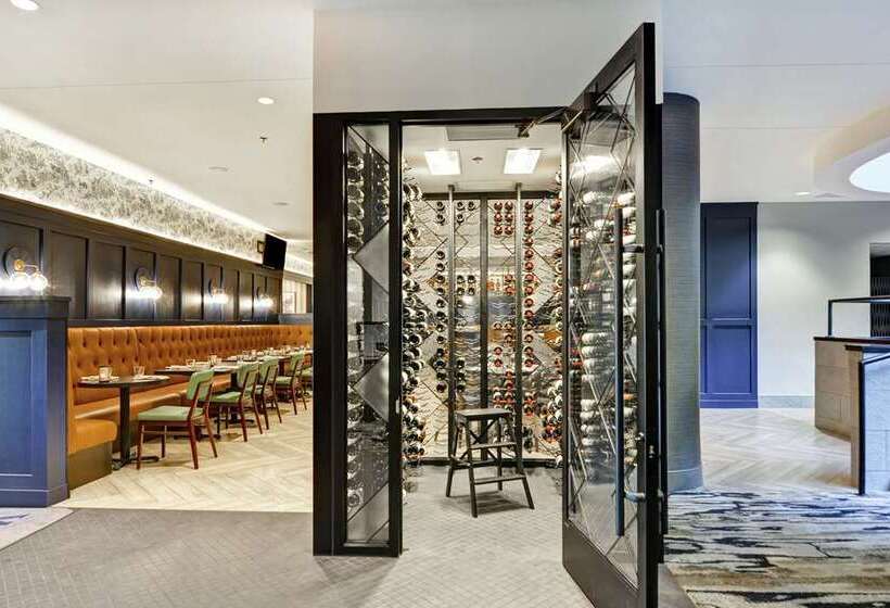 هتل Embassy Suites By Hilton Minneapolisairport