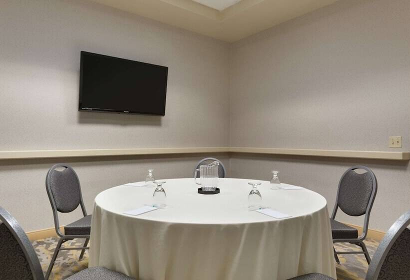 هتل Embassy Suites By Hilton Newark Wilmington South