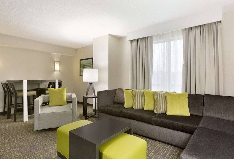 هتل Embassy Suites By Hilton Newark Wilmington South