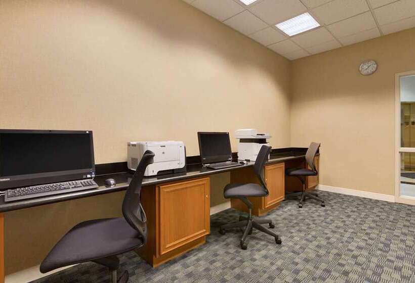 هتل Embassy Suites By Hilton Newark Wilmington South