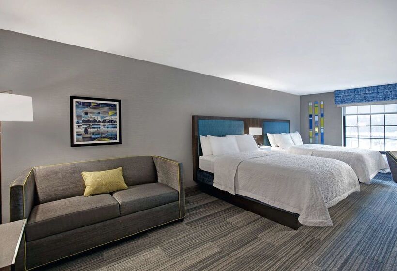 Отель Hampton Inn Westfield