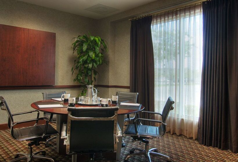 هتل Hilton Garden Inn Houstonpearland